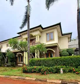 DI JUAL RUMAH Kota wisata cibubur tanah Luas.