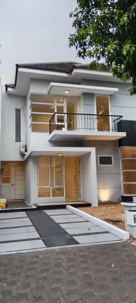 DIJUAL. RUMAH MURAH 2 LANTAI DI CLUSTER TENGAH KOTA WISATA!