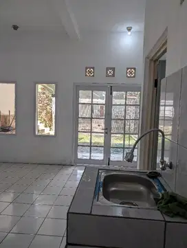 Disewakan rumah 2 Lantai di dekat POLBAN Sariwangi cihanjuang
