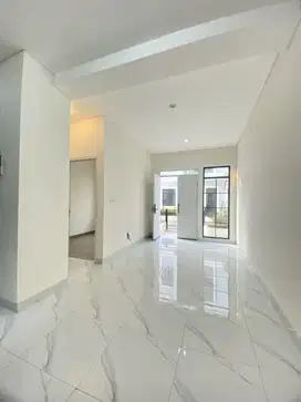 Disewa Rumah 3 Lt di Viridia Lavon 2 Tangerang 1K90003T