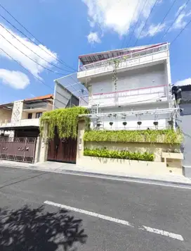 Rumah Kos - kosan elite dengan bangunan lantai 3