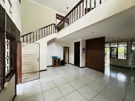 Disewakan pertahun rumah 2 Lt 240m2 di Cluster Modernland Tangerang