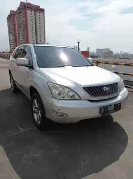 TOYOTA HARIER 2.4 LPREM AT 2010