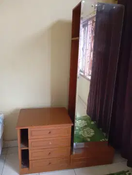 Lemari Gantungan Baju