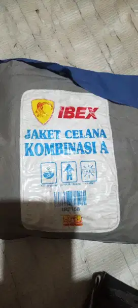 Jas hujan tebal