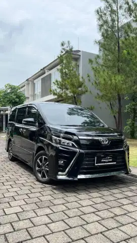 Toyota Voxy 2019 Hitam Mtl Ori Cat spt Baru !!!