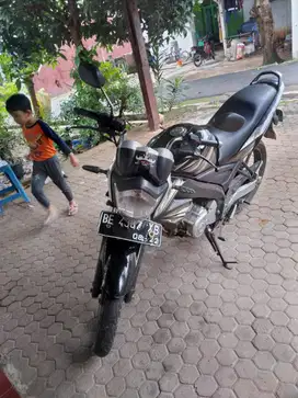 Vixion 2012 mesin halus no minus, bodi mulus.
