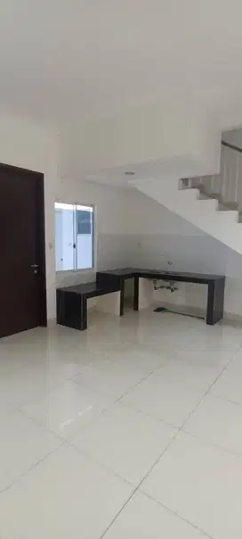 Dijual Rumah 2 Lantai Nyaman di Palm Spring JGC, Jakarta Timur