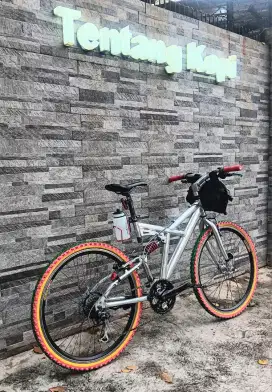 Sepeda MTB Fullsus bukan federal polygon