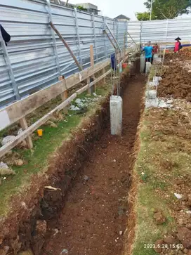 tukang gali pondasi