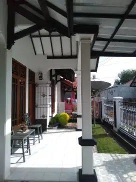 Jual: Rumah 2 Lantai Mewah dan Sangat Strategis