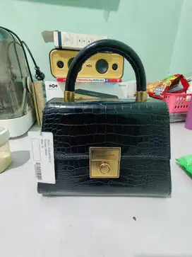 Charles&keith chroco black