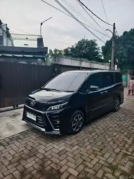 Toyota Voxy 2018