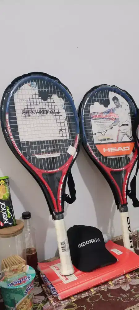 Dijual raket tenis.belum pernah pakai masih baru dan ada tas nya .