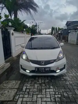 Honda Jazz RS matic MMC 2013 putih tangan perama