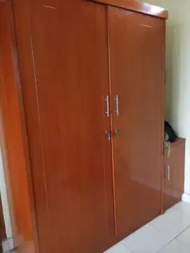 Lemari Pakaian Jati