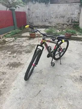 di jual sepedaj gunung edisi jarang di pake