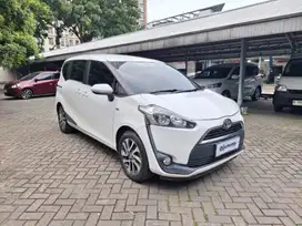 TDP Rendah Toyota Sienta 1.5 V Bensin-AT 2016 Hitam CBMPB
