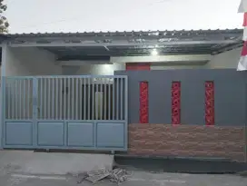 Disewakan rumah per tahun 12 juta Rowosari Tembalang