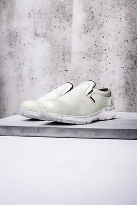 Pemasok sepatu merk Putih Kepanjen