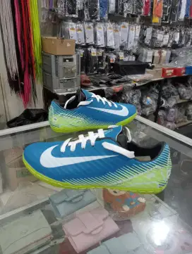 Sepatu futsal anak