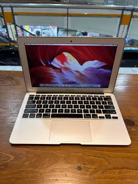 Macbook Air 11inch 2011 ram 4 ssd 256