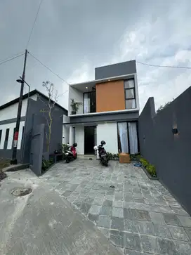Rumah Kontemporer 2 Lantai Di Jalan Kaliurang Km 12
