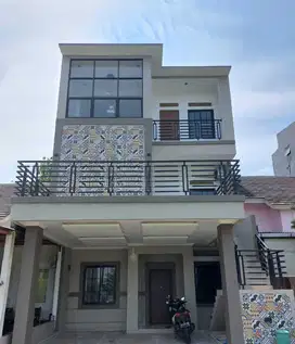 Cr. Disewakan Rumah Kota Wisata Suiap Huni 3 lantai bagus rapih