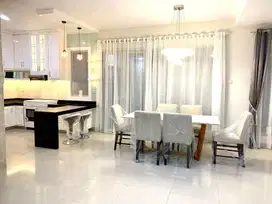 Disewakan Rumah Mewah Cluster Vassa Lippo Cikarang , 290 Juta/Tahun