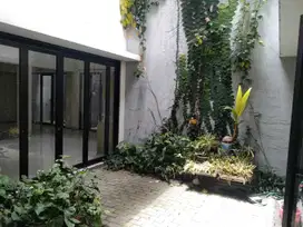 Disewakan Rumah Mewah Hook  Kota Baru Parahyangan Hanya Seratus jutaan