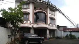 Gedung setara ruko 3 gandeng di Otista, Cipinang Cempedak, Jatinegara