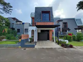 Rumah Tropis 2 Setengah Lantai Dekat Pintu Tol Cibubur Cimanggis Depok