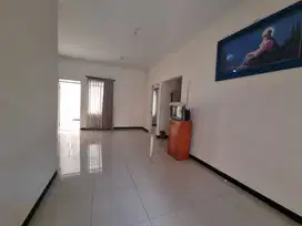 Rumah Sangat Terawat dan Siap Huni di Taman Kopo Indah 2