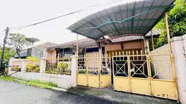 Rumah Luas Semi Furnished di Jalan Kembar Pusat Kota Bandung