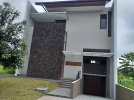 Dijual Rumah Di Kota Baru Parahyangan, Dekat Danau Tatar Kumalasinta