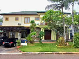 DI JUAL RUMAH dengan lahan luas di Kota wisata cibubur