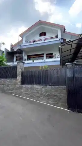 DILELANG SEGERA Rumah 2 lantai bagus SHM di Hegarsari 1