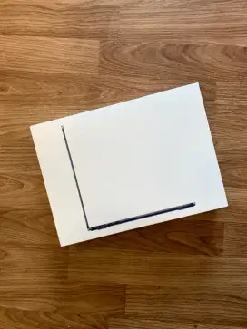 Macbook Air M3 13 8/256GB BNIB