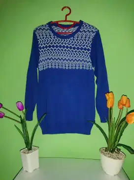Baju swestir warna biru ukuran normal