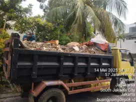 Buang puing sampah dan urugan