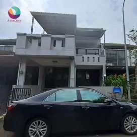 Rumah 2 lantai lokasi strategis dekat pintu tol di cibubur residence