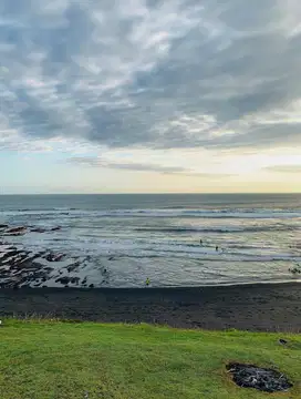 Tanah dengan Pemandangan Pantai