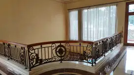 Sewa Rumah Pondok Indah 650 m2 Dekat JIS Tampung 8 Mobil 718 Juta/Thn
