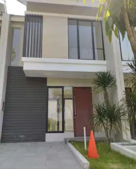 Rumah Northwest Lake Surabaya 2 Lantai Hadap Utara