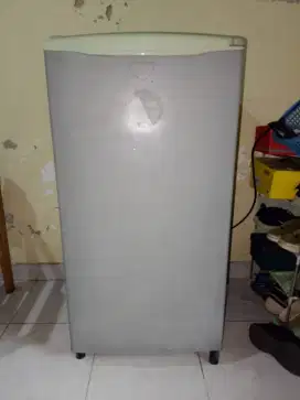 Kulkas sanyo mulus