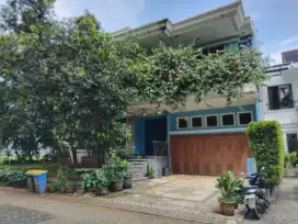 Rumah 2 lantai .. View Sungai & Taman... Klaster Ekslusif... Aman...