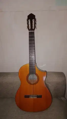Dijual Cepat Gitar Akustik Yamaha CS40