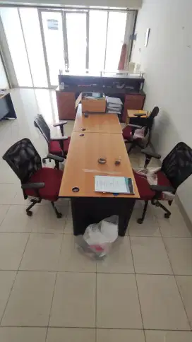 Meja kantor uno