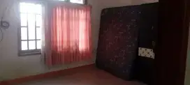 Kamar kost  ac dan kamar mandi dalam