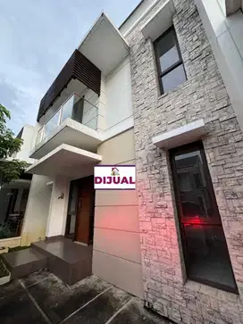 Di jual rmh 2 lantai cluster burgundy Orchid Sumarecon Bekasi Utara